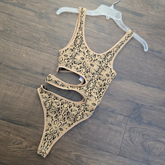 Anwnd Tops - Sexy Bodysuit in Tan Leopard Print